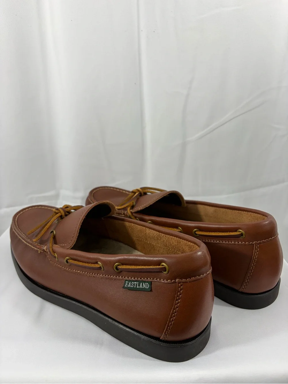 NWT Eastland Men's Size 11 Tan Leather Boat Shoes with Lace Detail